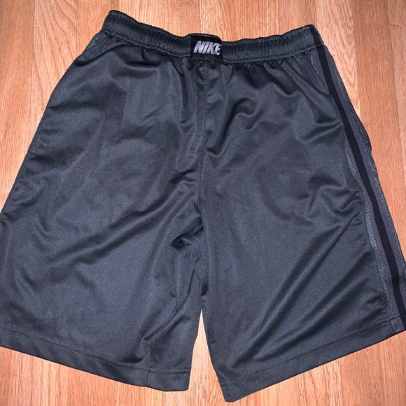 Nike Grey / Black Athletic Shorts Size Mens Medium - Picture 6 of 7